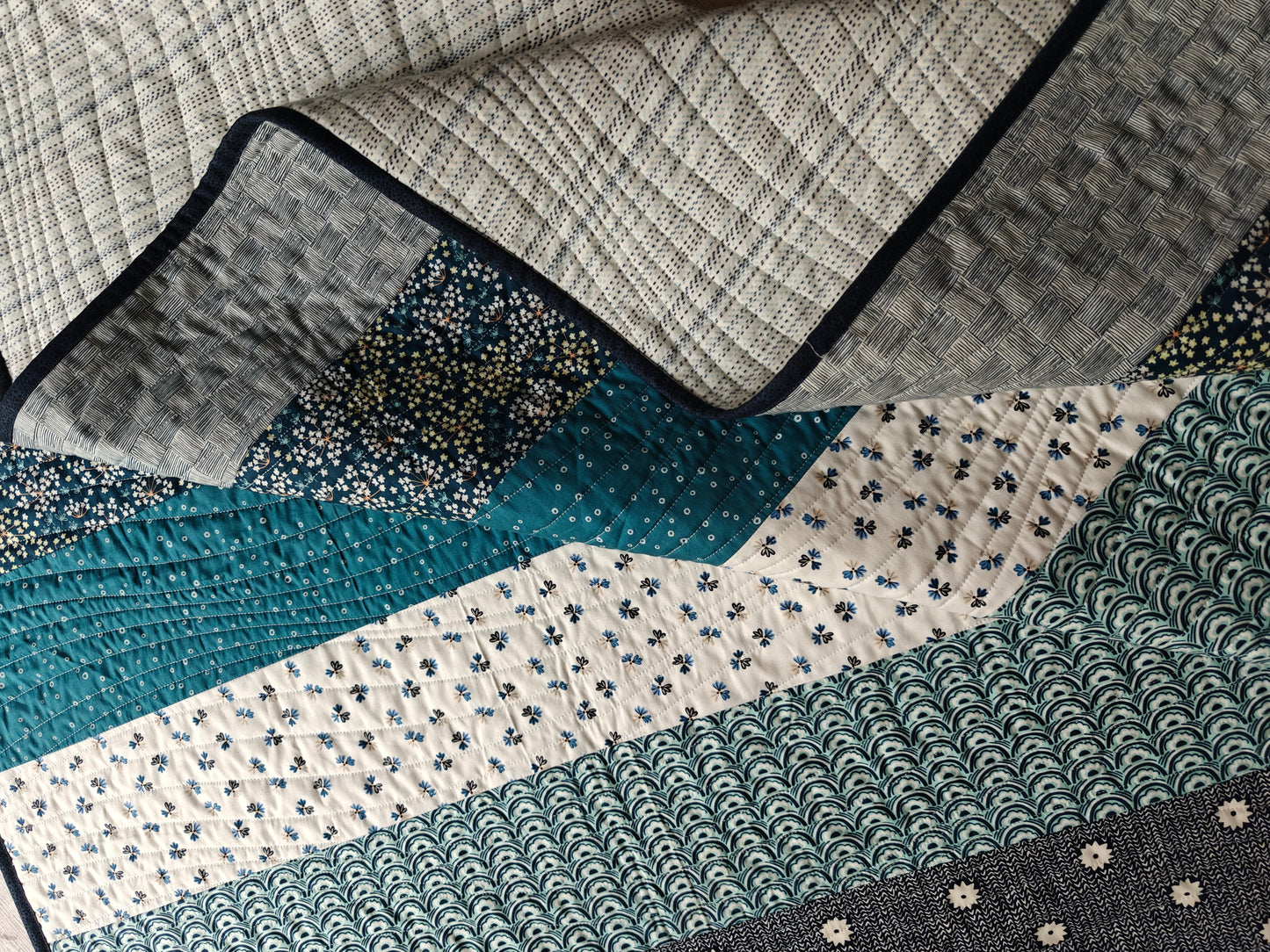 Waterfalls throw size quilt