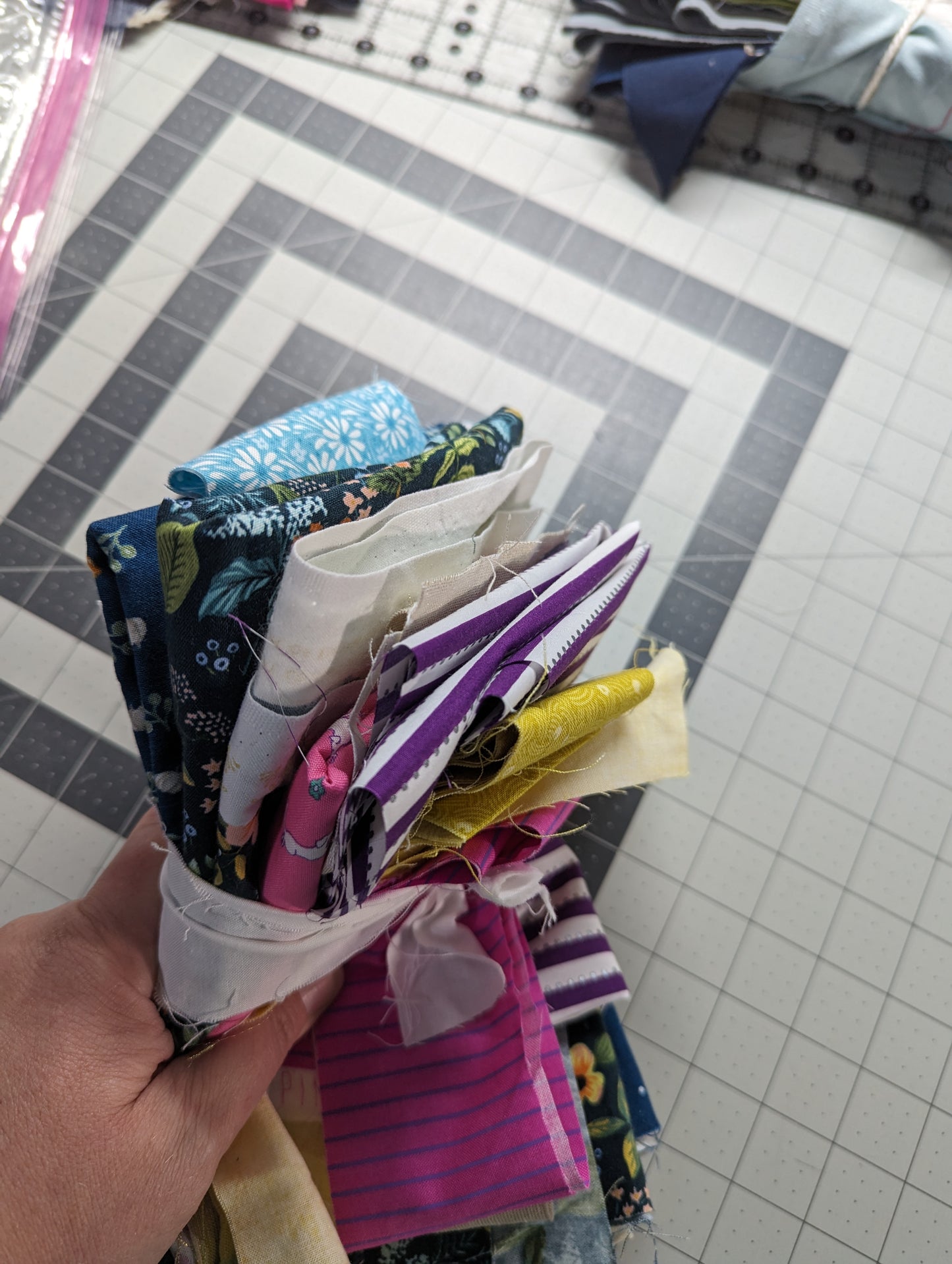 print quilting cotton scrap bundle 1 lb (bundleA)