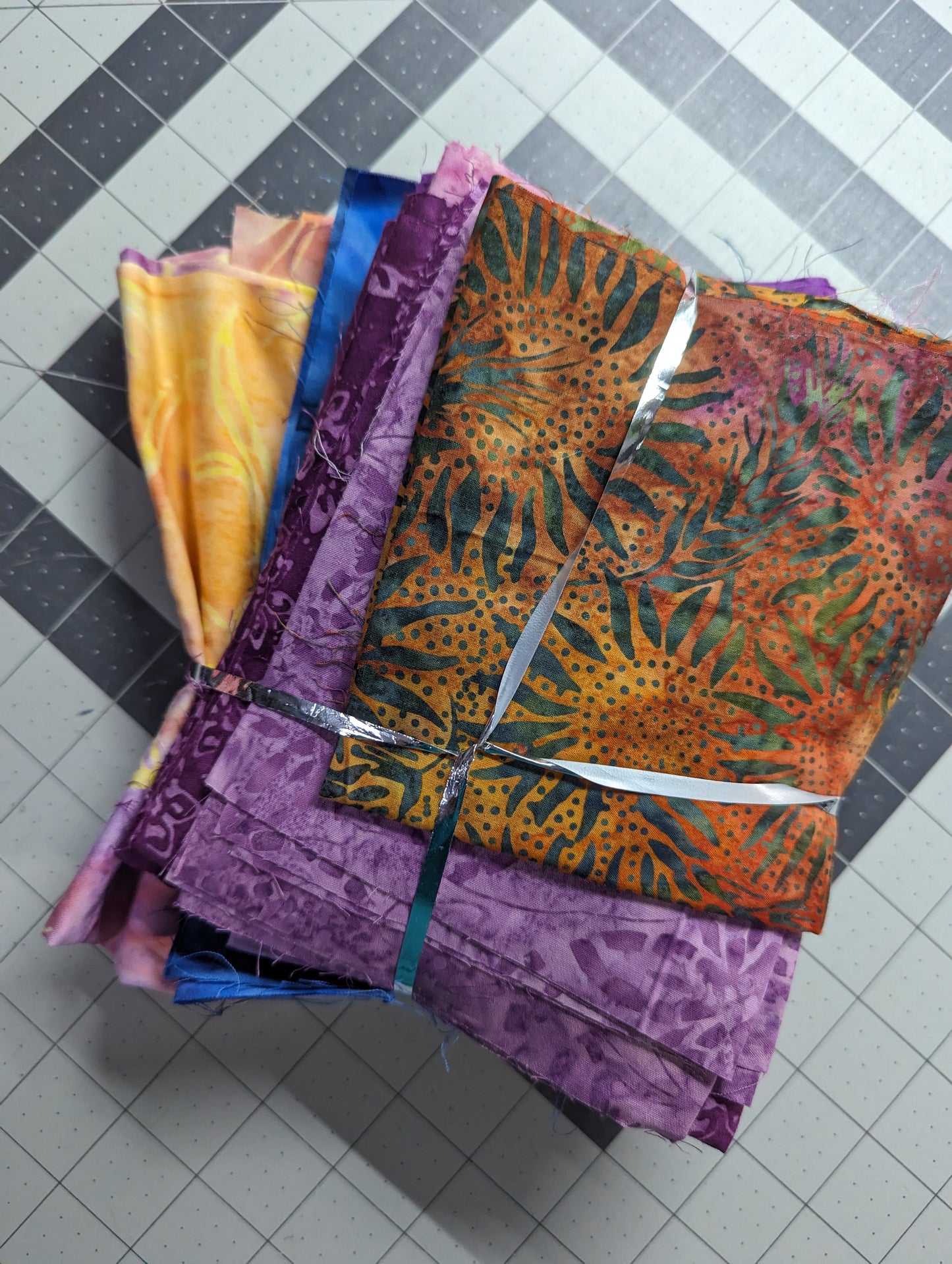 Batik quilting cotton scrap bundle 1 lb (bundleD)