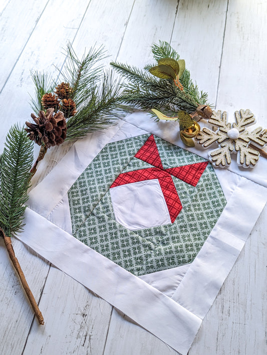 Tinsel Wreath Quilt Block pattern