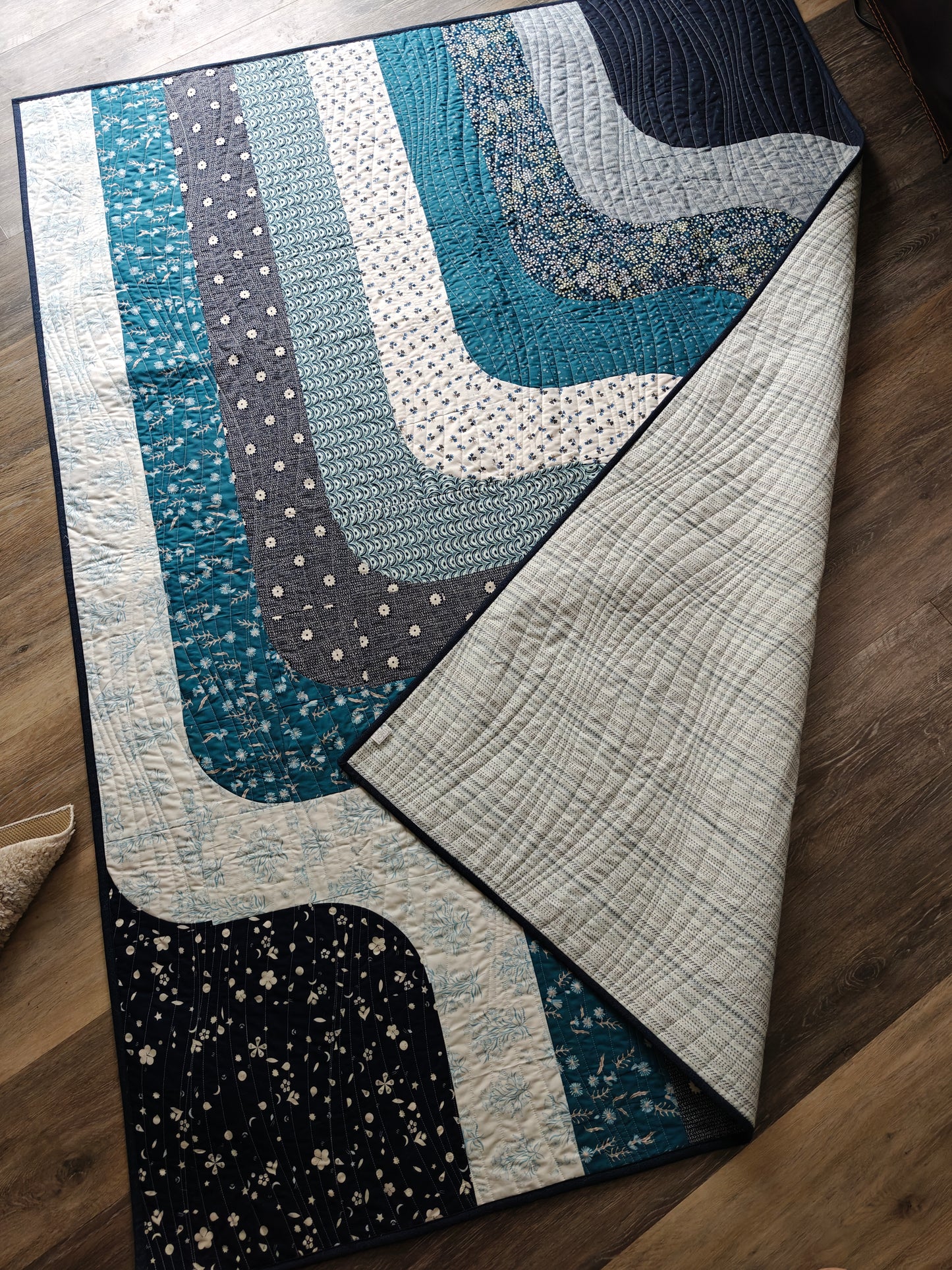 Waterfalls throw size quilt