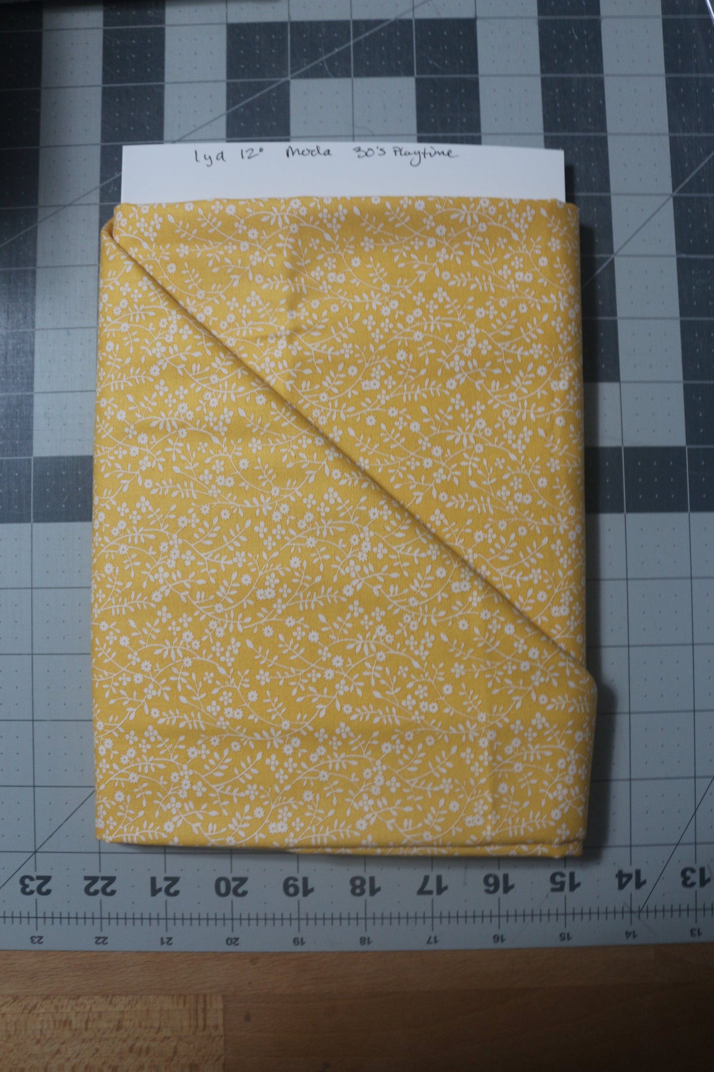 Moda 30's Playtime - yellow - 1 yd 12"