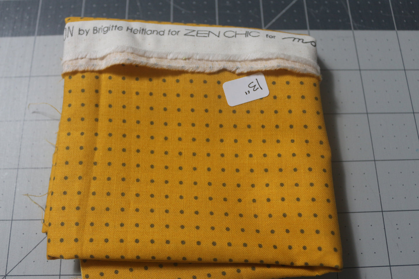 Zen Chic 13" grey polka dot on yellow