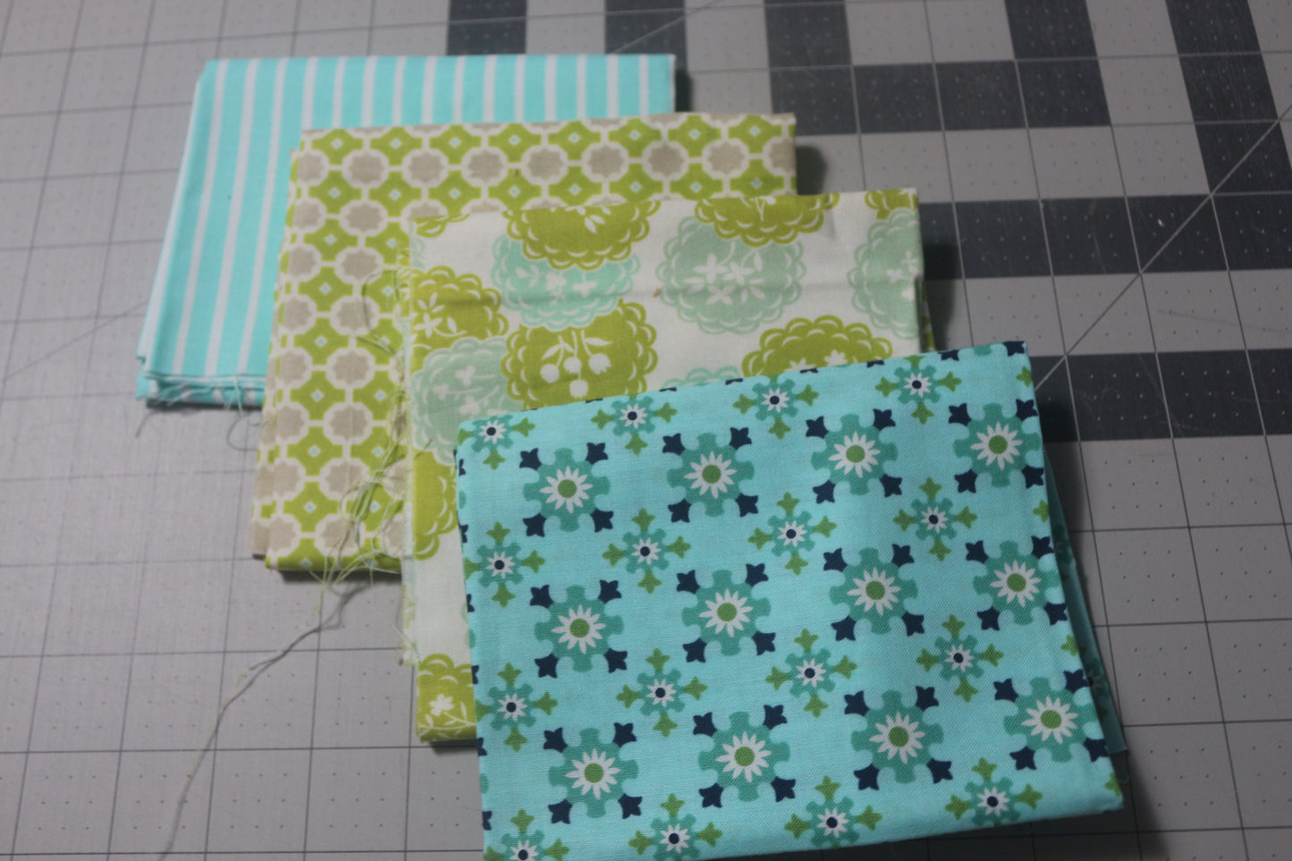 Bonnie and Camille FQ bundle 3 -aqua and lime (4 FQs)