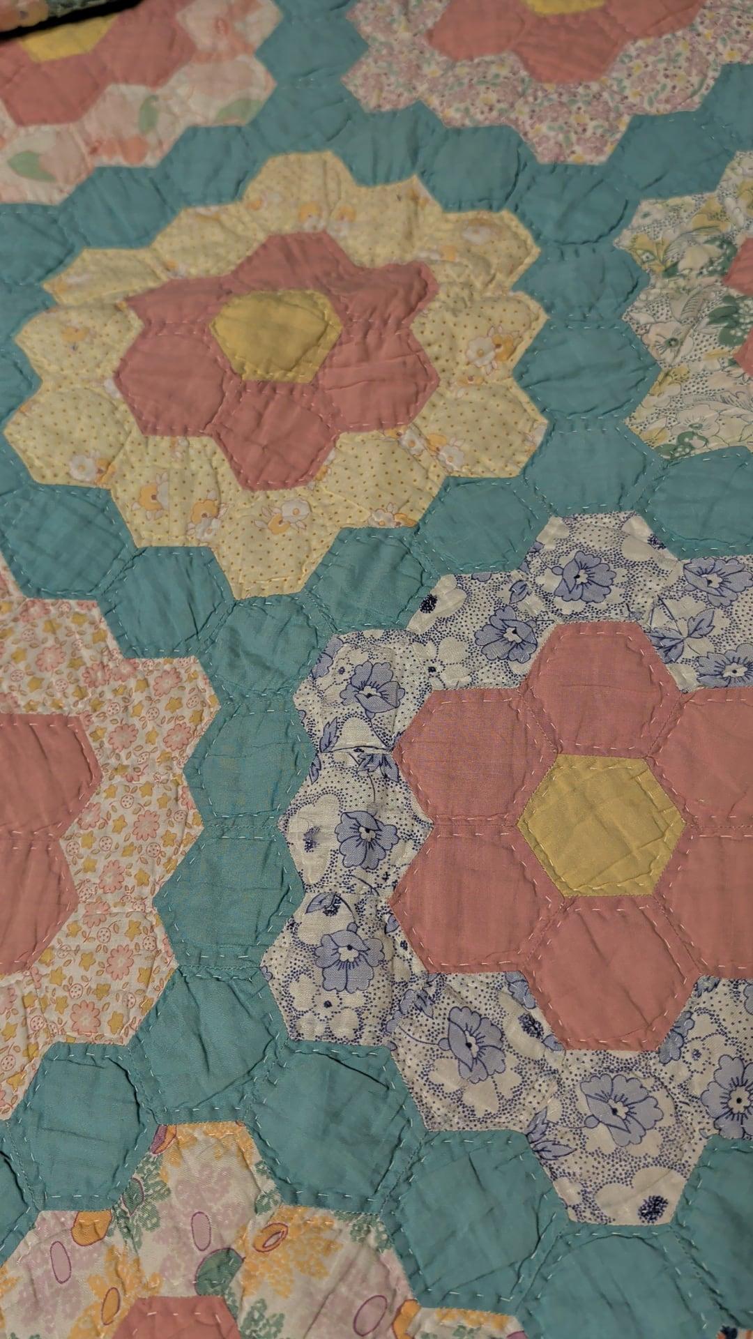 Grandmother's flower garden Vintage quilt -  craft quality