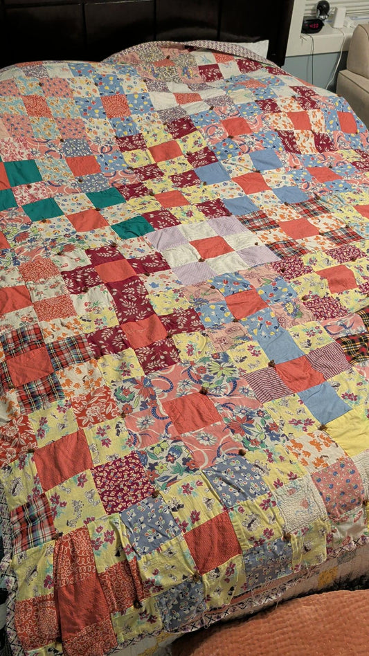 Vintage Patchwork Tie Quilt – Feedsack Fabrics – Cozy & Colorful with Blanket-Weight Batting