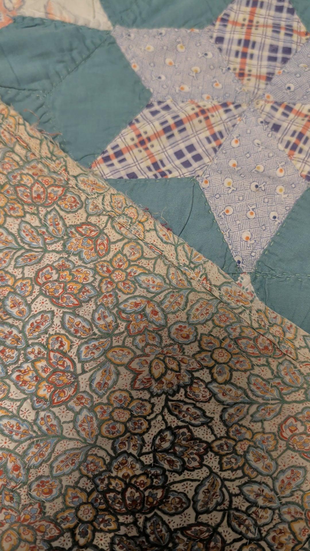 Charming Vintage Hand-Quilted Crib Quilt – Excellent Condition