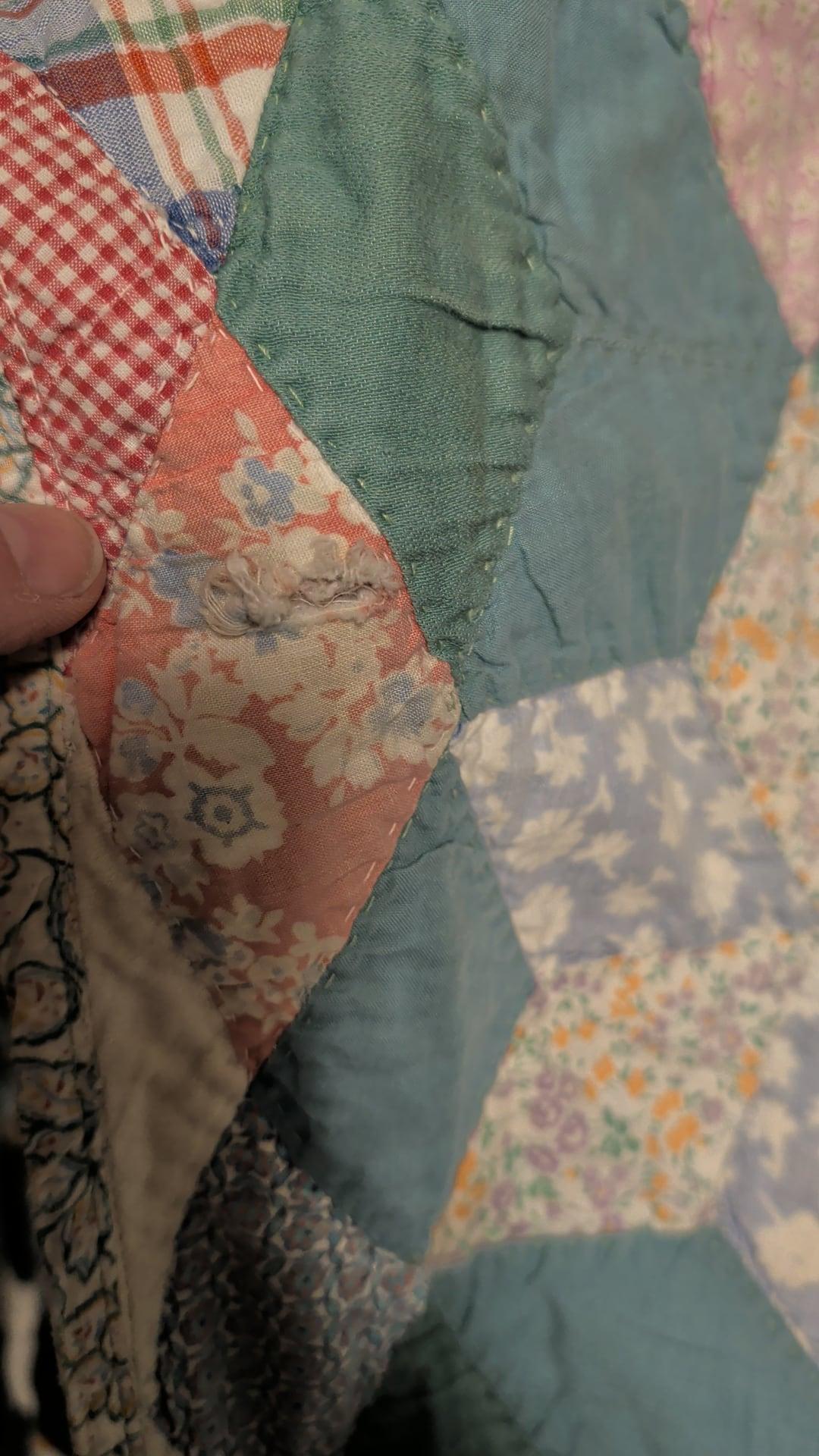 Charming Vintage Hand-Quilted Crib Quilt – Excellent Condition