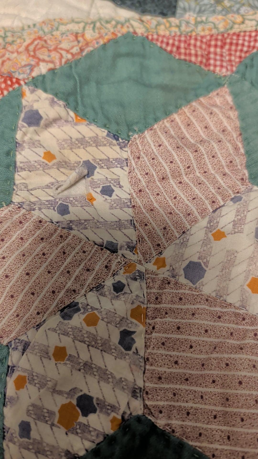 Charming Vintage Hand-Quilted Crib Quilt – Excellent Condition