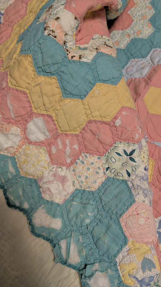 Grandmother's flower garden Vintage quilt -  craft quality