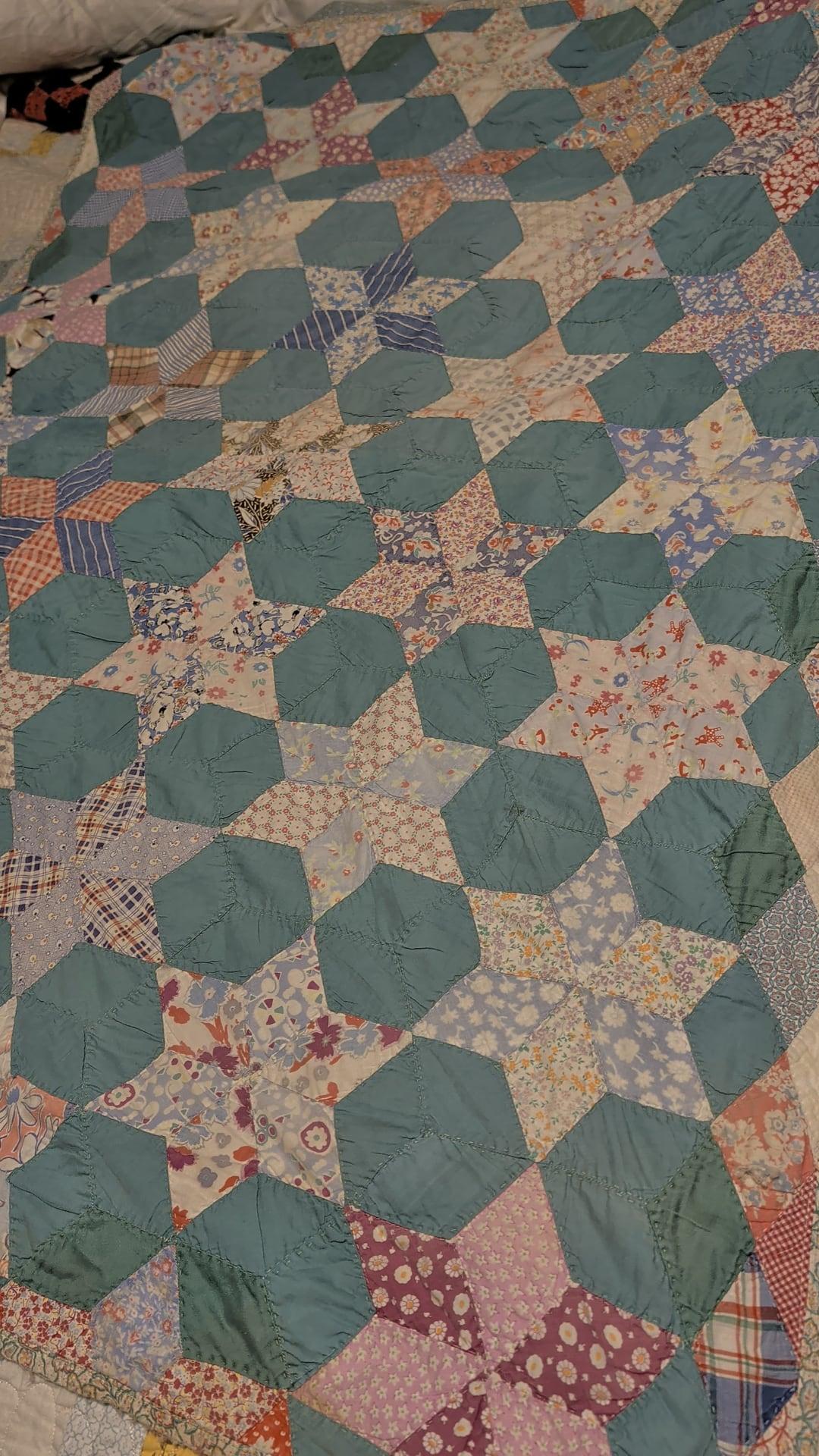 Charming Vintage Hand-Quilted Crib Quilt – Excellent Condition