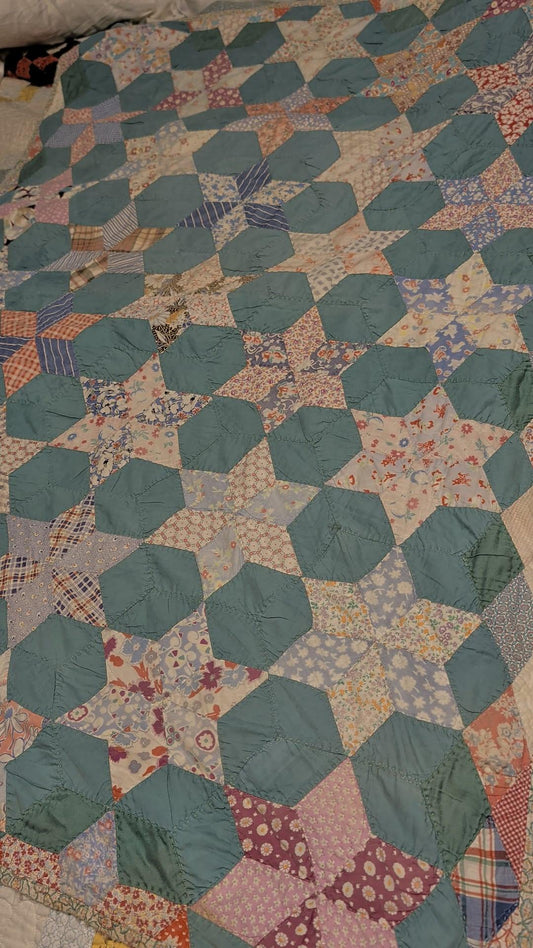 Charming Vintage Hand-Quilted Crib Quilt – Excellent Condition