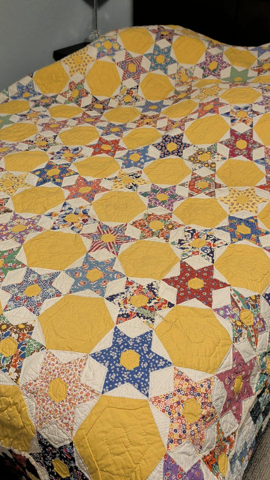 Vintage Hand-Quilted Star Quilt – Excellent Quality – 1930s/Feedsack-Style Prints – Yellow & Multi