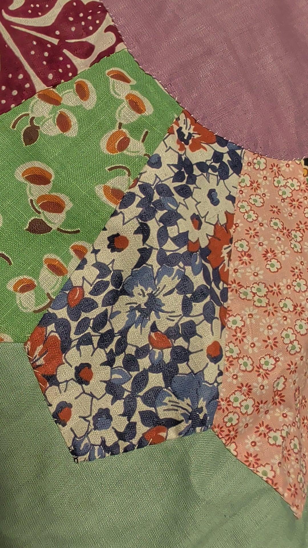 Large Vintage Dresden Plate Quilt Top – Excellent Condition – Hand Pieced with 1930s–40s Fabrics