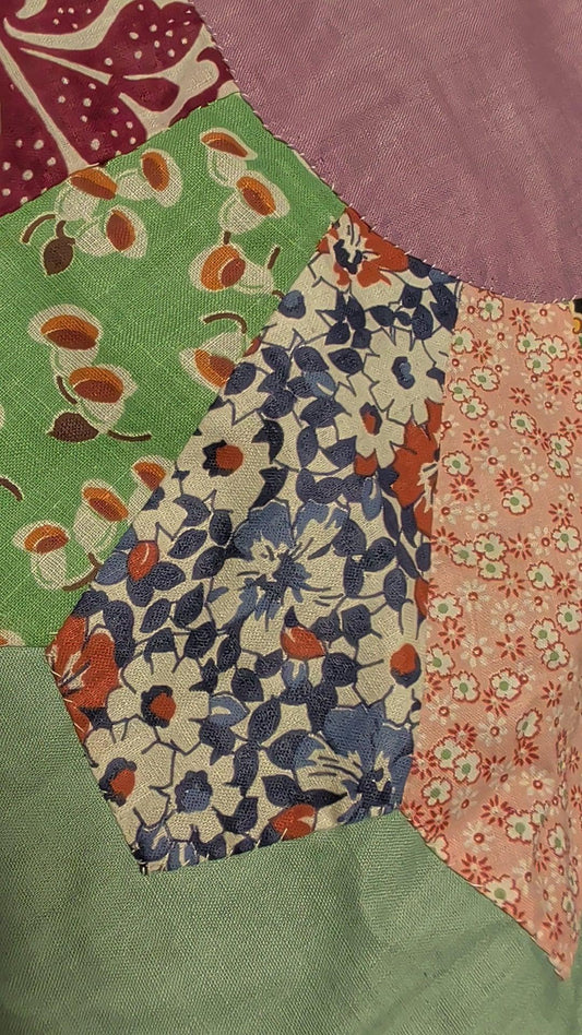 Large Vintage Dresden Plate Quilt Top – Excellent Condition – Hand Pieced with 1930s–40s Fabrics